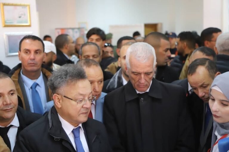 وزير التعليم العالي كمال بداري في زيارة تفقدية هامة لجامعة الجلفة: مشاريع تكنولوجية ورهانات على الابتكار الطلابي